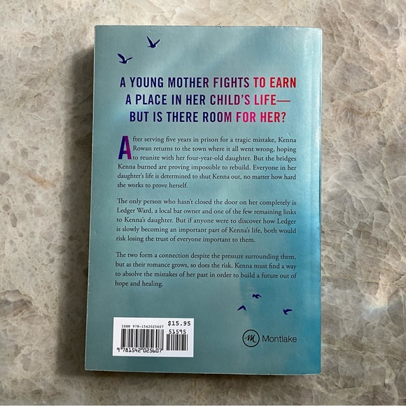 Colleen Hoover & Debbie Macomber BOOK BUNDLE OF 3 Books! Lots of reading! - Picture 3 of 8